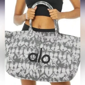 NWT ALO Yoga tote Authentic